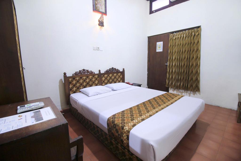 Hotel Istana Batik Ratna Yogyakarta Esterno foto